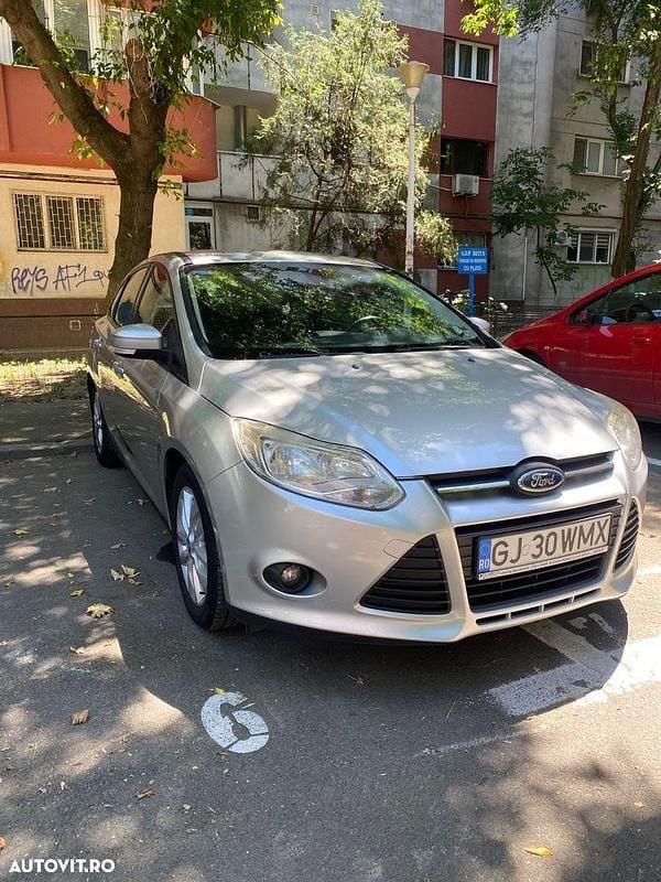 Second-hand Ford Focus Titanium 115 CP (84 kW) 2015 Culoareargint Berlinǎ
