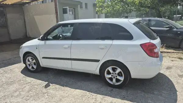 Alb Utilizat 2012 Skoda Fabia Hatchback | 2.800 EUR (Preț OK) - Imagine 1/4