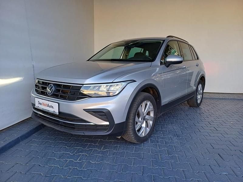 Gri mediumetalic Utilizat 2023 VW Tiguan Life SUV | 29.850 EUR (Preț OK) - Imagine 1/4