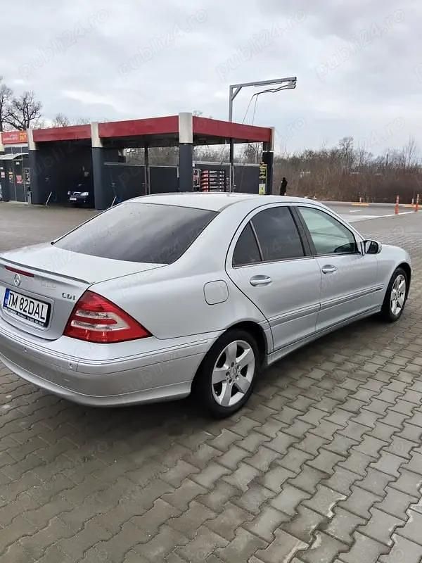 Second-hand Mercedes C220 150 CP (110 kW) 2006 Argintiu Berlinǎ