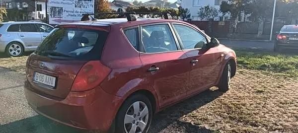 Utilizat 2007 Kia Ceed Hatchback | 1.050 EUR - Imagine 1/4