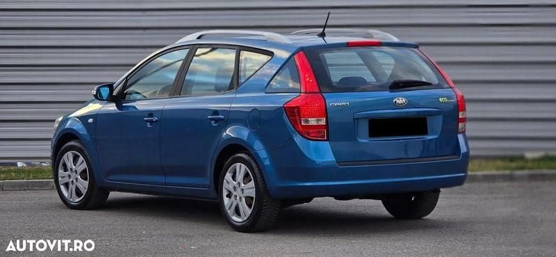 Second-hand Kia Ceed Best 115 CP (84 kW) 2011 Culoarealbastru Hatchback