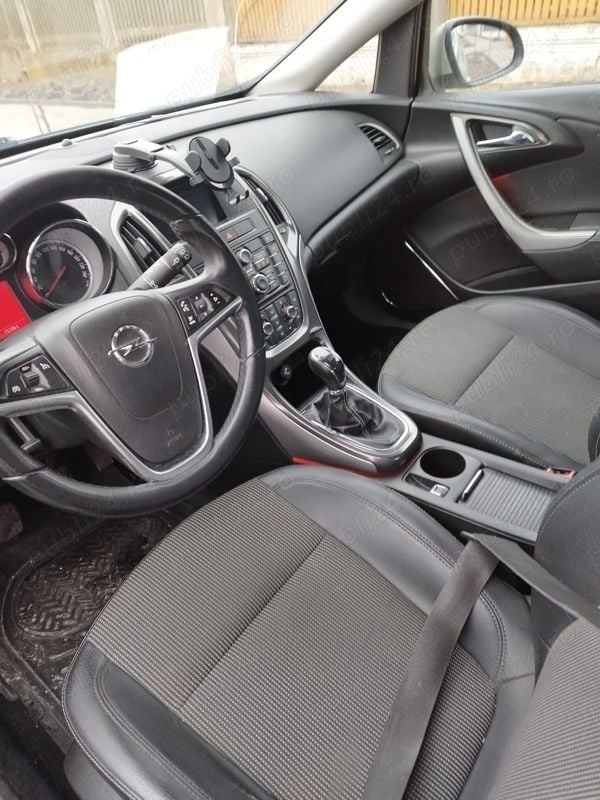 Second-hand Opel Astra 110 CP (80 kW) 2011 Berlinǎ