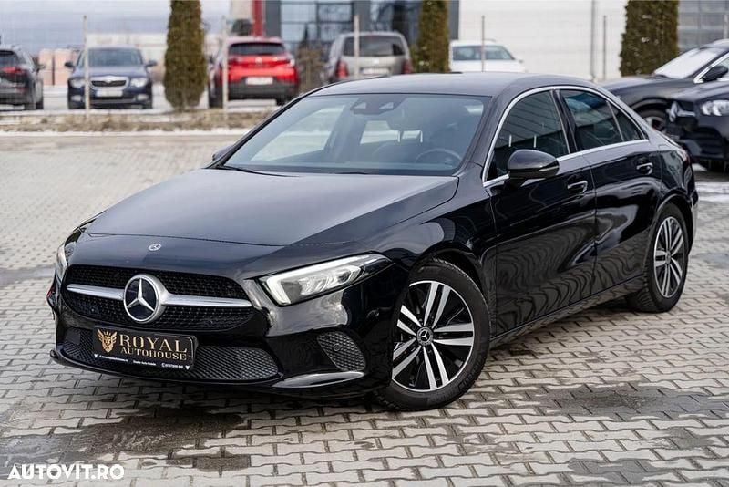 Culoarenegru Second-hand 2020 Mercedes A180 Advanced Berlinǎ | 17.800 EUR (Preț bun) - Imagine 1/4