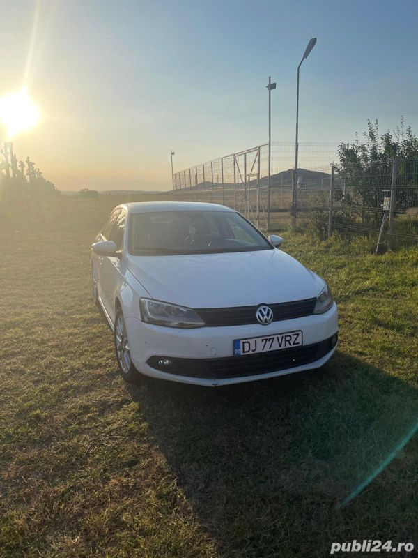 Alb Utilizat 2012 VW Jetta Berlinǎ | 6.700 EUR (Preț OK) - Imagine 1/4
