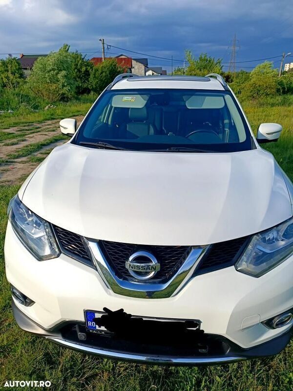 Alb Utilizat 2015 Nissan X-Trail Tekna SUV | 10.700 EUR (Preț OK) - Imagine 1/4