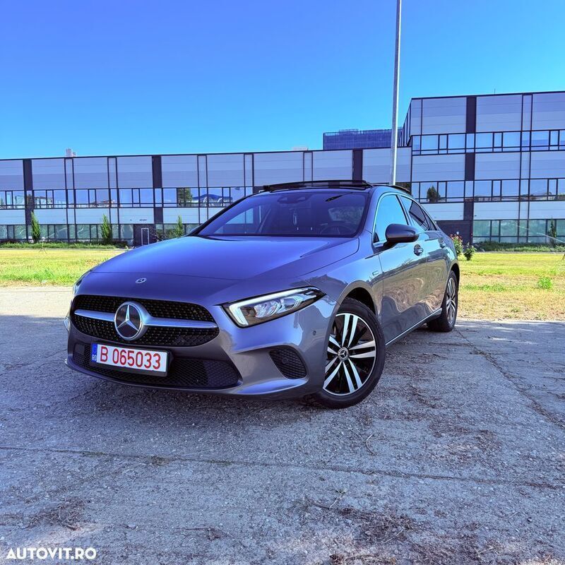 Gri Utilizat 2021 Mercedes A250 Edition Berlinǎ | 26.500 EUR (Puțin scump) - Imagine 1/4