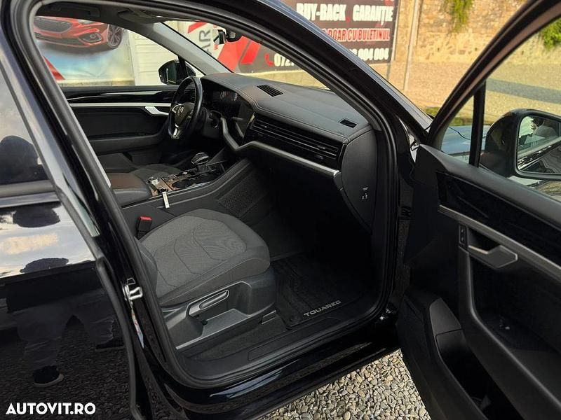 Second-hand VW Touareg Elegance 231 CP (169 kW) 2018 Culoarenegru SUV