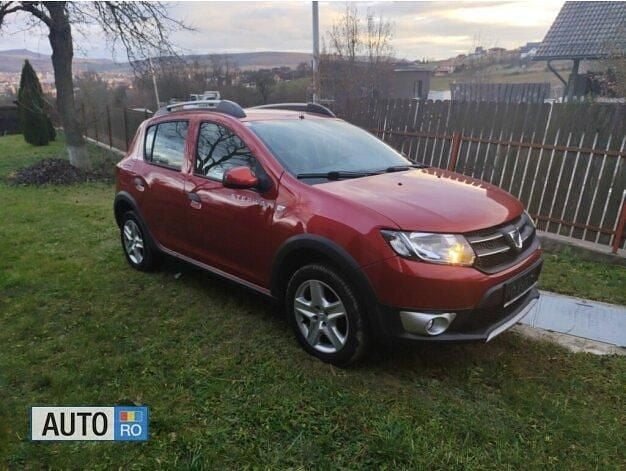 Rosu Utilizat 2015 Dacia Sandero Berlinǎ | 4.600 EUR (Preț bun) - Imagine 1/4