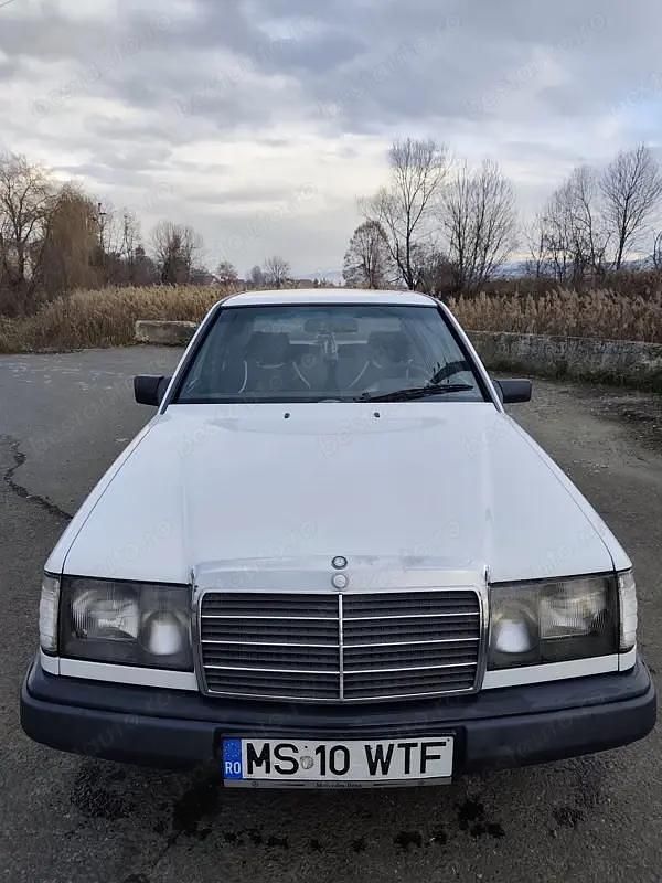 Second-hand Mercedes 200 75 CP (55 kW) 1988 Berlinǎ