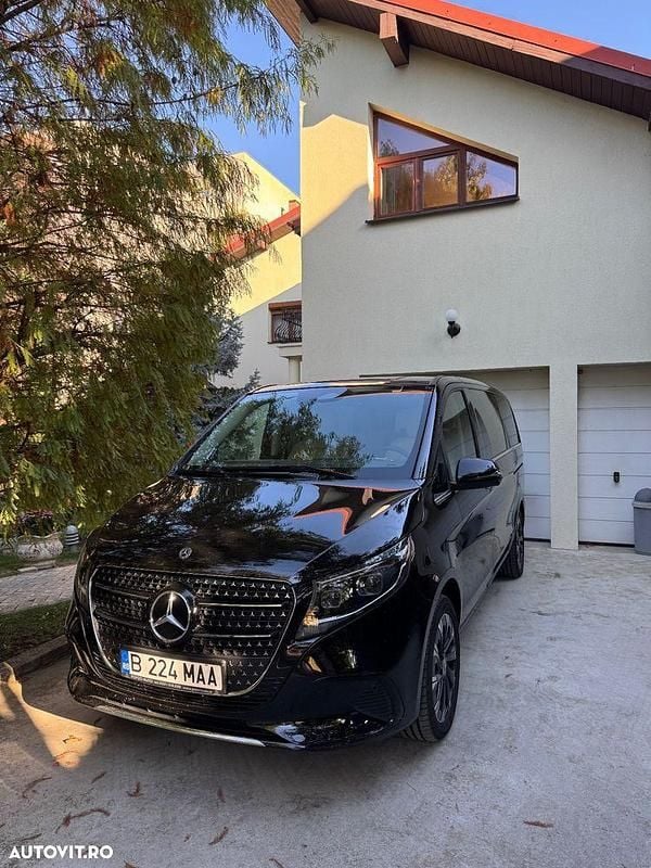 Culoarenegru Utilizat 2024 Mercedes V250 Avantgarde Monovolum | 75.867 EUR - Imagine 1/4