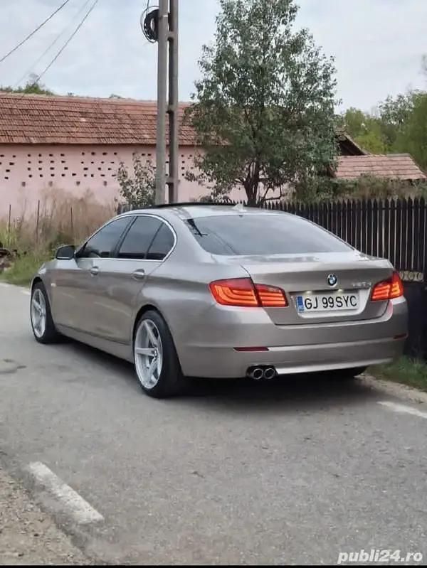 Second-hand BMW 520 184 CP (135 kW) 2012 Berlinǎ