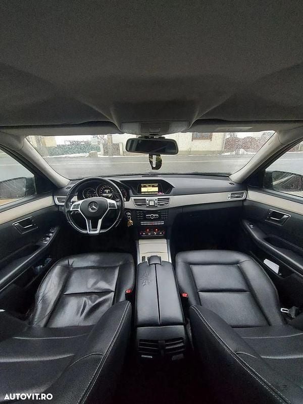 Second-hand Mercedes E200 Classic 136 CP (100 kW) 2013 Culoarenegru Berlinǎ