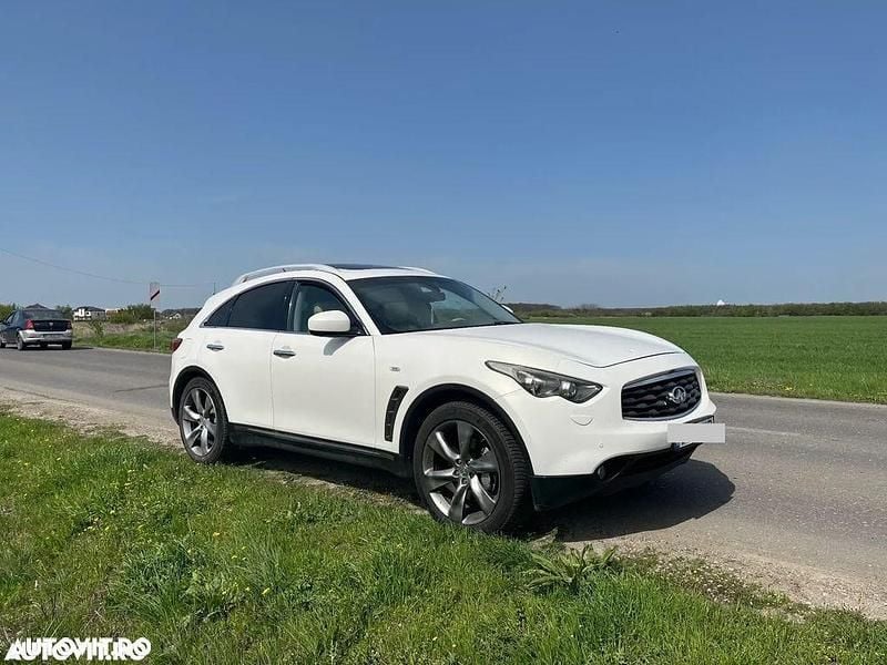 Second-hand Infiniti Fx30 Premium 238 CP (175 kW) 2012 Culoarealb SUV