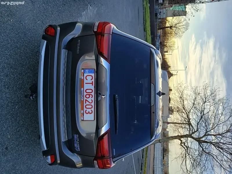 Second-hand Mitsubishi Outlander 220 CP (161 kW) 2016 SUV