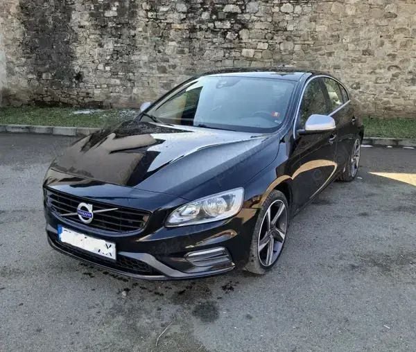 Negru Utilizat 2016 Volvo S60 R-Design Berlinǎ | 11.990 EUR (Preț OK) - Imagine 1/4
