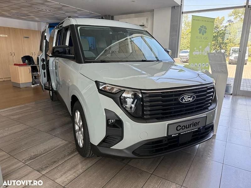 Gri Nouă 2025 Ford Tourneo Courier Titanium Monovolum | 26.847 EUR (Puțin scump) - Imagine 1/4