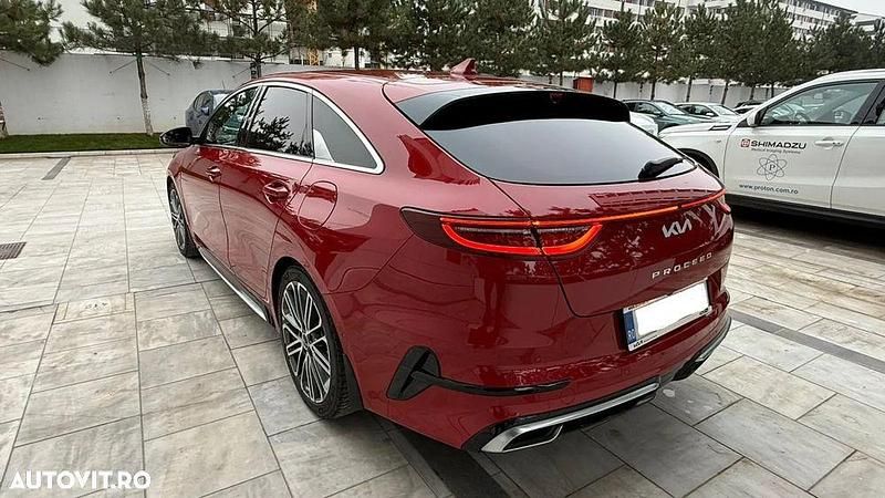 Second-hand Kia Ceed GT GT-Line 160 CP (117 kW) 2024 Culoarerosu Hatchback