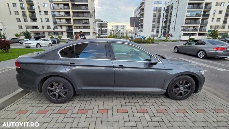 Gri Utilizat 2016 VW Passat Comfortline Berlinǎ | 15.299 EUR (Preț OK) - Imagine 1/4