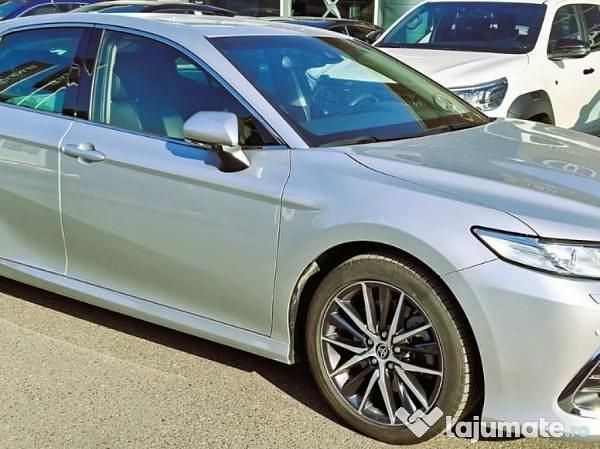 Argintiu Utilizat 2021 Toyota Camry Berlinǎ | 29.900 EUR - Imagine 1/4