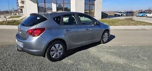 Second-hand Opel Astra 110 CP (80 kW) 2011 Gri Hatchback