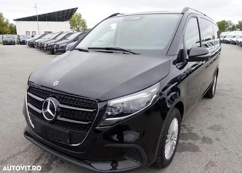 Culoarenegru Utilizat 2025 Mercedes V300 Monovolum | 76.109 EUR (Preț bun) - Imagine 1/4