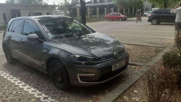 Gri Utilizat 2020 VW e-Golf Hatchback | 14.000 EUR (Preț OK) - Imagine 1/4