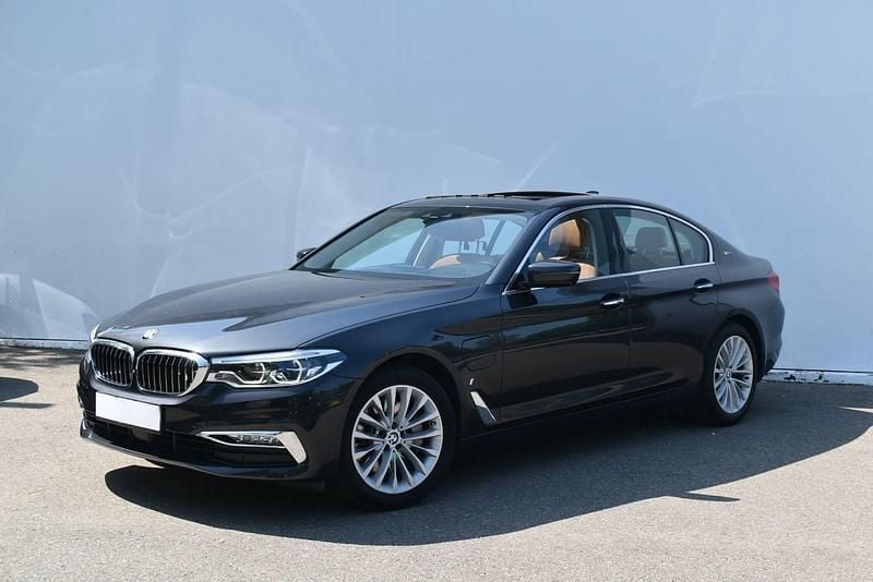 Gri Utilizat 2017 BMW 530e Comfort Edition Berlinǎ | 20.990 EUR (Preț bun) - Imagine 1/4