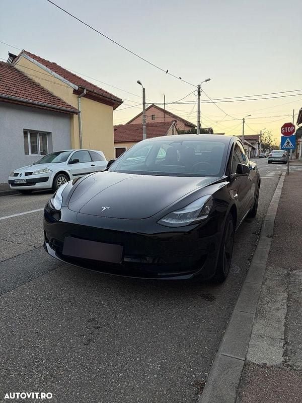 Culoarenegru Utilizat 2019 Tesla Model 3 Standard Range Plus Berlinǎ | 25.000 EUR (Puțin scump) - Imagine 1/4