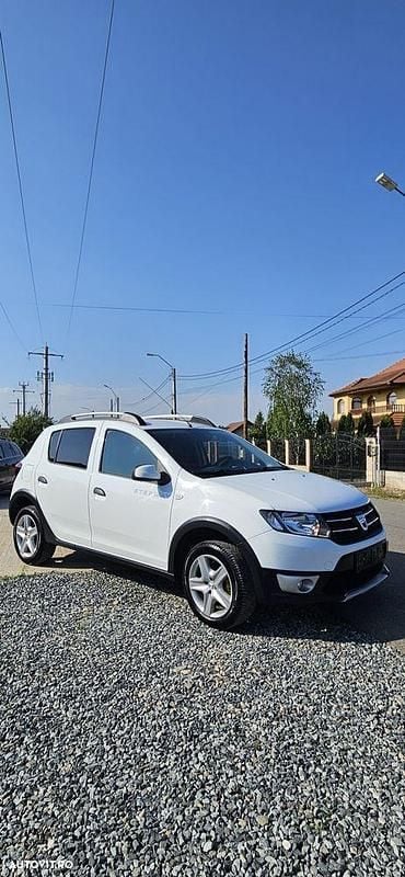 Culoarealb Utilizat 2014 Dacia Sandero Prestige Hatchback | 4.950 EUR (Preț OK) - Imagine 1/4