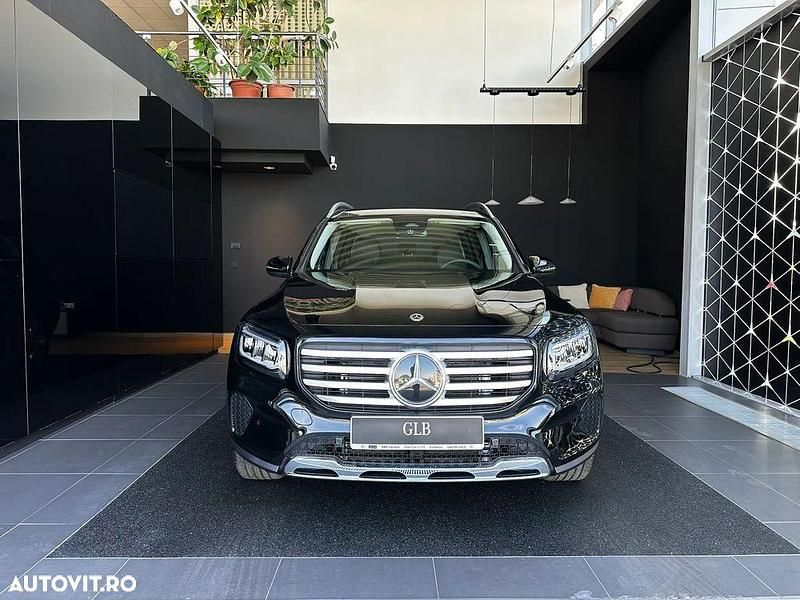 Culoarenegru Nouă 2025 Mercedes GLB220 SUV | 52.185 EUR (Preț bun) - Imagine 1/4