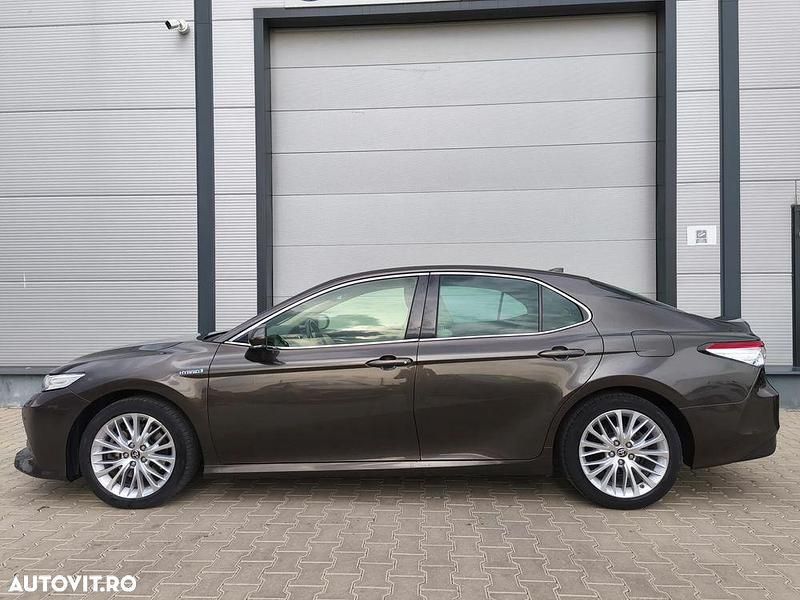 Second-hand Toyota Camry 218 CP (160 kW) 2020 Culoaremaro Berlinǎ