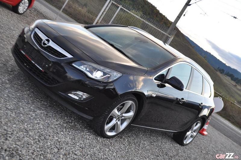 Negru Utilizat 2011 Opel Astra Sport Break | 4.999 EUR (Preț OK) - Imagine 1/4