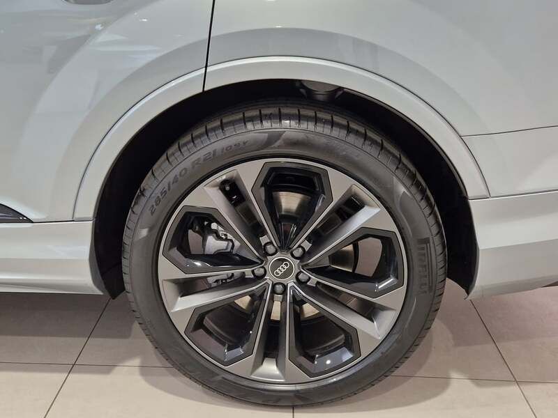 Nouă Audi Q7 S-Line 340 CP (250 kW) 2025 Argintiu  metalic SUV