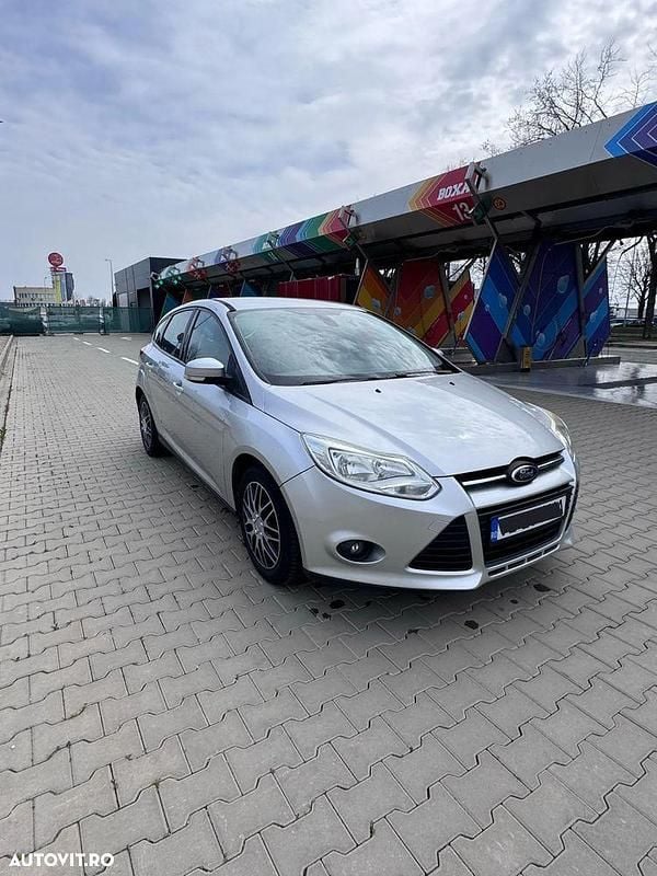Culoareargint Utilizat 2014 Ford Focus Trend Hatchback | 5.900 EUR (Preț bun) - Imagine 1/4