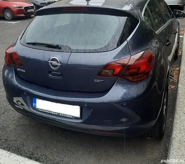 Second-hand Opel Astra Cosmo 125 CP (91 kW) 2010 Albastru Hatchback