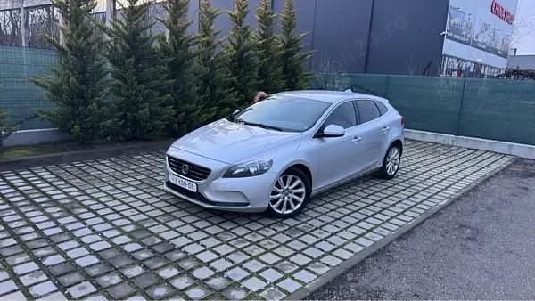 Second-hand Volvo V40 115 CP (84 kW) 2013 Argintiu Hatchback