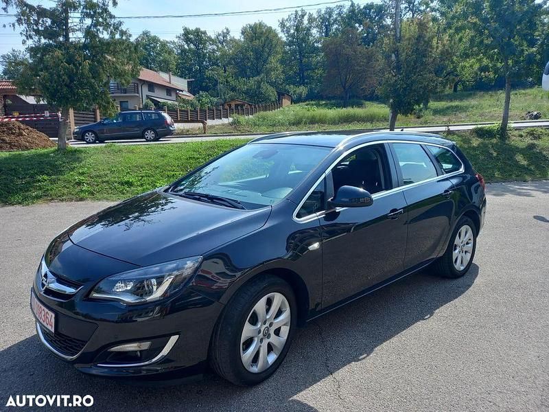 Culoarenegru Utilizat 2015 Opel Astra Edition Break | 5.100 EUR (Preț bun) - Imagine 1/4