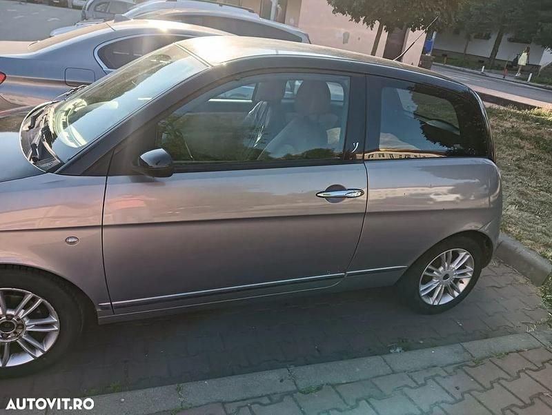 Culoareargint Utilizat 2008 Lancia Ypsilon Hatchback | 1.600 EUR - Imagine 1/4