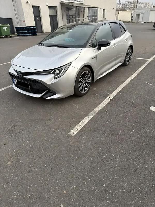 Gri Utilizat 2019 Toyota Corolla Hatchback | 17.000 EUR (Super Preț) - Imagine 1/4