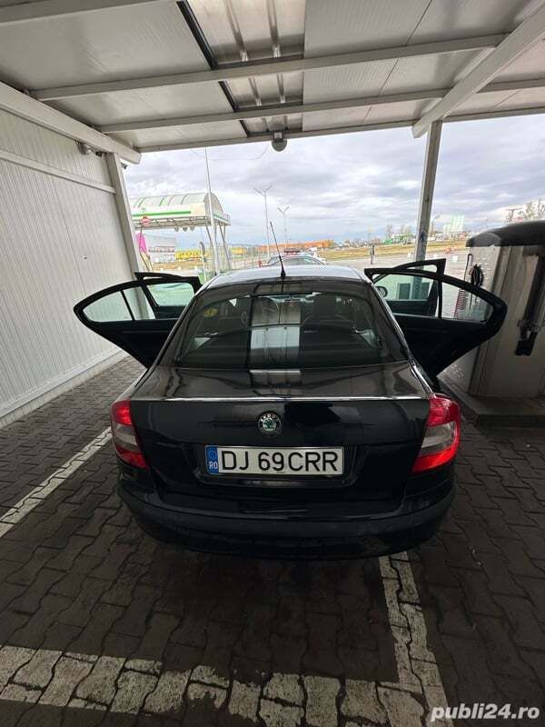 Negru Utilizat 2011 Skoda Octavia Berlinǎ | 2.500 EUR (Preț OK) - Imagine 1/4