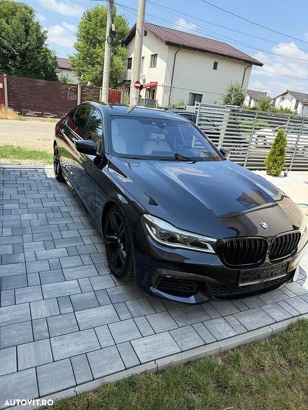Culoarenegru Utilizat 2017 BMW 750L Berlinǎ | 30.000 EUR (Preț OK) - Imagine 1/4