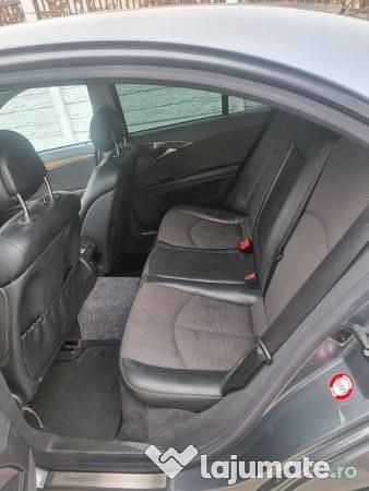 Second-hand Mercedes E200 2004 Berlinǎ