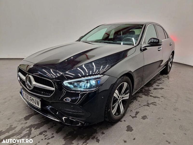 Culoarenegru Utilizat 2022 Mercedes C220 Berlinǎ | 36.300 EUR (Preț bun) - Imagine 1/4