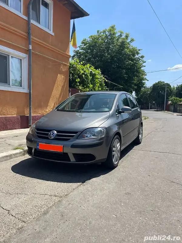 Bej Utilizat 2005 VW Golf V Hatchback | 3.650 EUR (Puțin scump) - Imagine 1/4