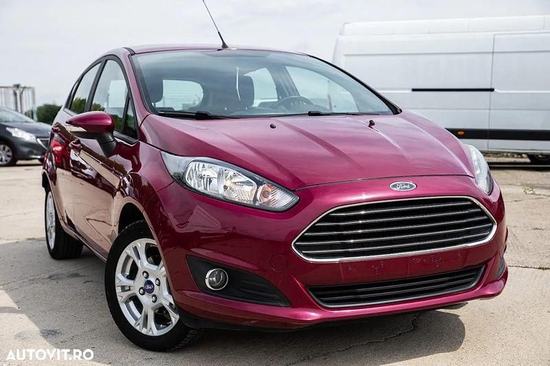 Second-hand Ford Fiesta Trend 100 CP (73 kW) 2013 Culoarerosu