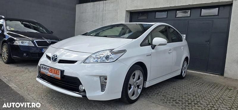 Culoarealb Utilizat 2014 Toyota Prius Hatchback | 11.999 EUR (Preț OK) - Imagine 1/4