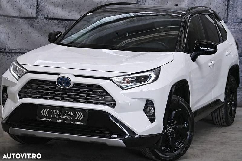 Second-hand Toyota RAV4 Hybrid Lounge 222 CP (163 kW) 2020 Culoarealb SUV