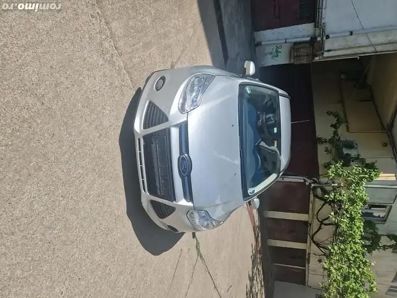 Argintiu Utilizat 2014 Ford Focus Break | 5.490 EUR (Preț bun) - Imagine 1/4