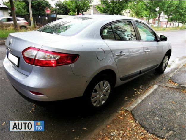 Argintiu Utilizat 2013 Renault Fluence Berlinǎ | 5.900 EUR - Imagine 1/4